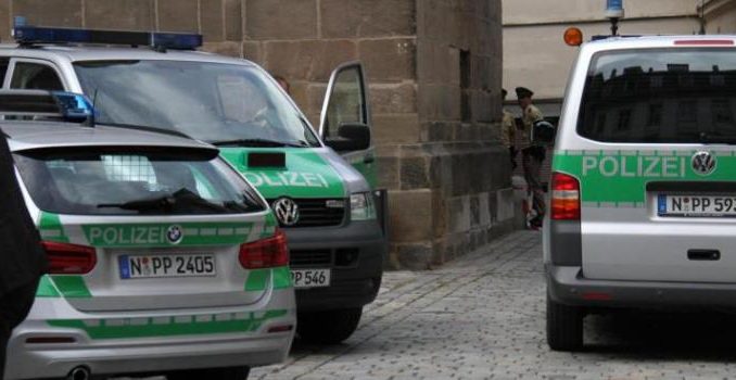 Germania, cittadino turco tenta di accoltellare tre agenti: ucciso a Gelsenkirchen