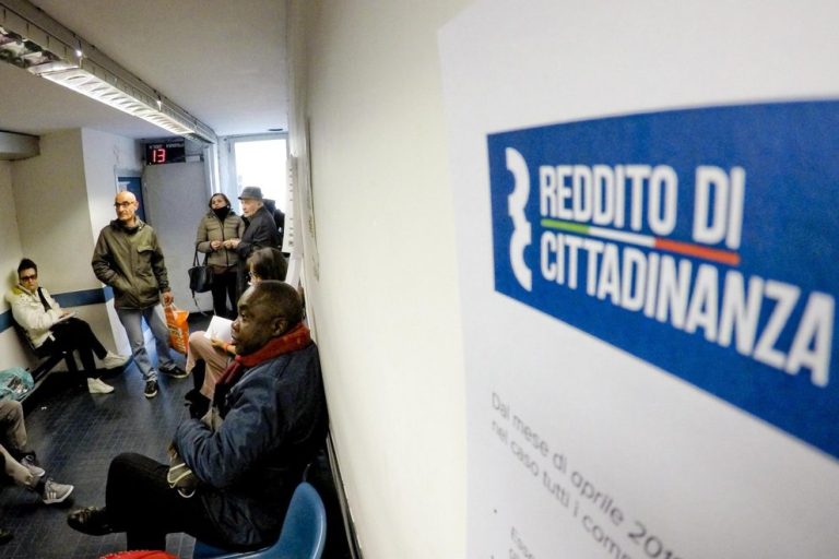 Reddito di cittadinanza, al 7 gennaio ne beneficiano 1,6 milioni di italiani per un importo medio di 493 euro mensili