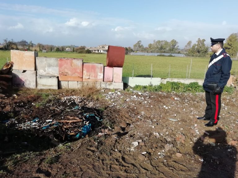 Brucia rifiuti tossici nella notte, imprenditore denunciato dai CC