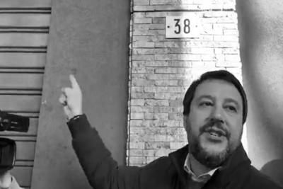 Matteo Salvini continua a fare “il giustiziere”: a Modena indica un negozio dove si spaccerebbe droga