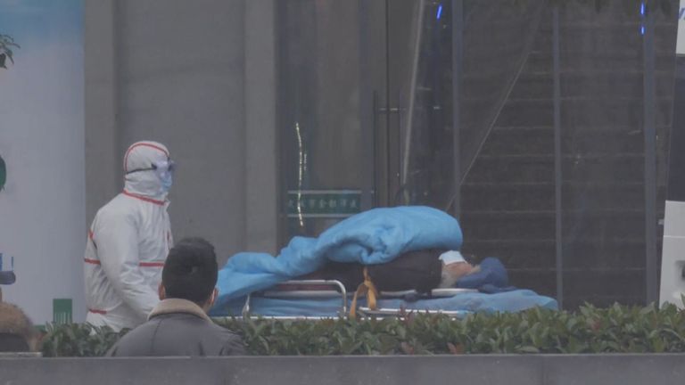 Coronavirus, le vittime in Cina sono salite a 25. Il contagio è avvenuto tramite un serpente che ha morso un uomo