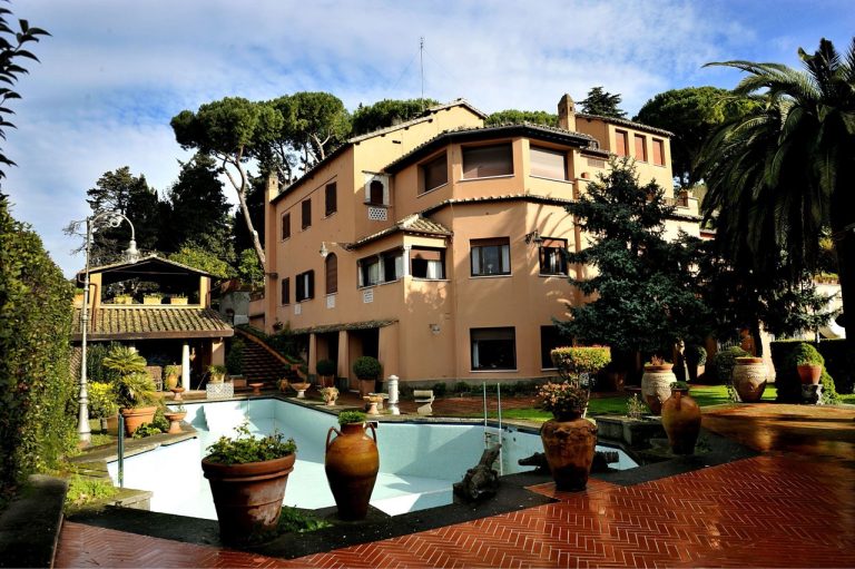 Roma, è boom di prenotazioni per visitare la villa di Alberto Sordi per le celebrazioni del centenario della sua nascita
