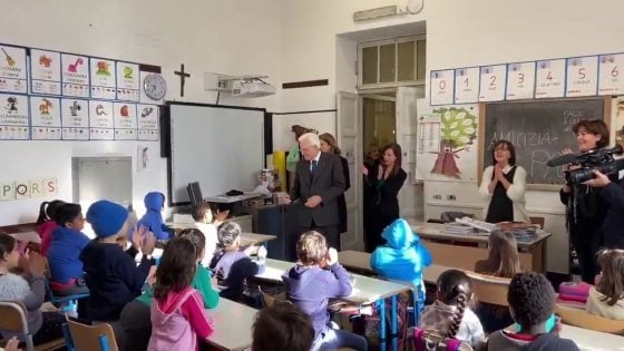 Roma, visita a sorpresa del presidente Mattarella alla scuola ‘Manin’ all’Esquilino