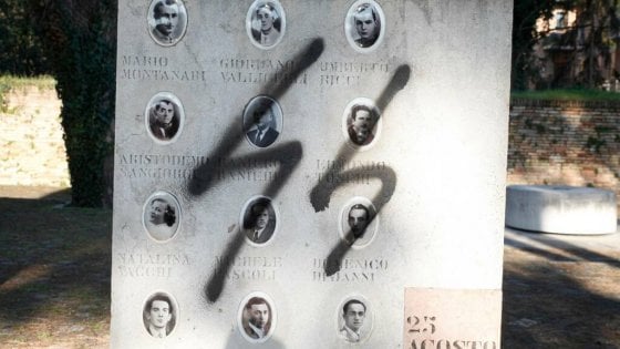 Ravenna, ignoti hanno imbrattato il monumento che ricorda la strage nazista di Ponte degli Allocchi del 1944
