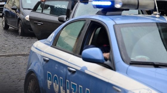 Firenze, tenta di rapine il figlio di otto anni al padre: fermo giudiziario per una russa