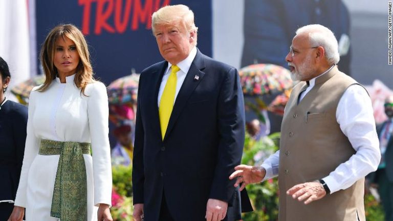 India, accolto trionfalmente il presidente Trump a Modhera