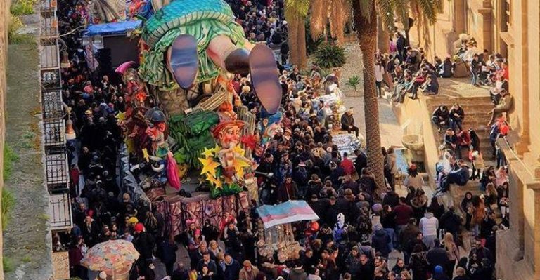 Sciacca (Agrigento), muore un bimbo di 4 anni caduto da un carro allegorico del Carnevale