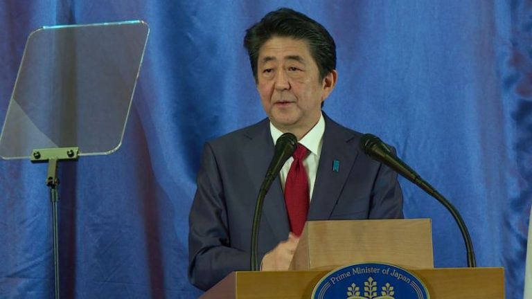 Coronavirus, in Giappone il premier Shinzo Abe fa chiudere tutte le scuole