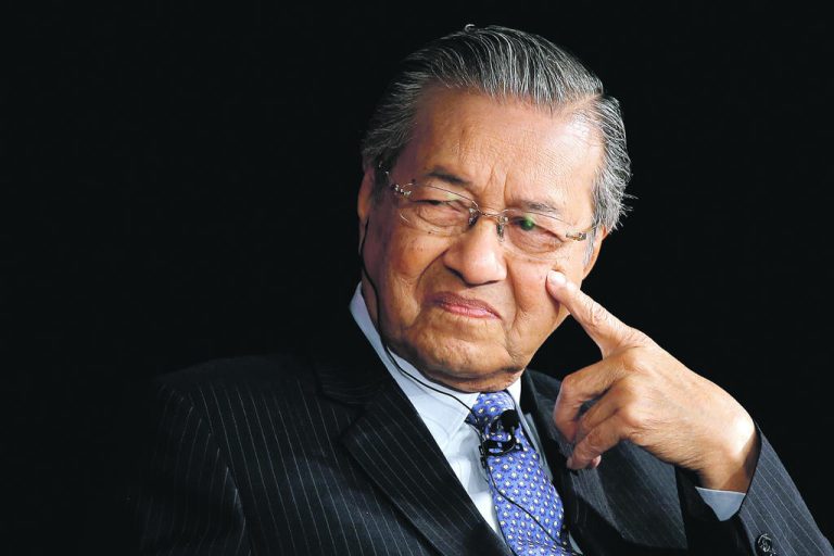 Malaysia: l’anziano premier Mahathir Mohamad, 94 anni, ha presentato le dimissioni