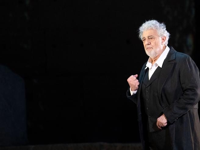 Spagna, il tenore Placido Domingo ha chiesto scusa per le molestie sessuali: “Sono sinceramente dispiaciuto”