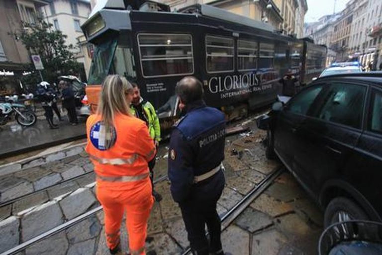 Milano, investita e uccisa da un tram in piazza Oberdan una ragazza coreana