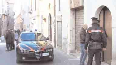 Cerignola (Foggia), tenta di corrompere i carabinieri con le salsicce e bottiglie di liquore per farsi togliere una multa: in manette un bulgaro