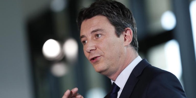 Francia, Benjamin Griveaux ritira la sua candidatura alla poltrona di sindaco di Parigi