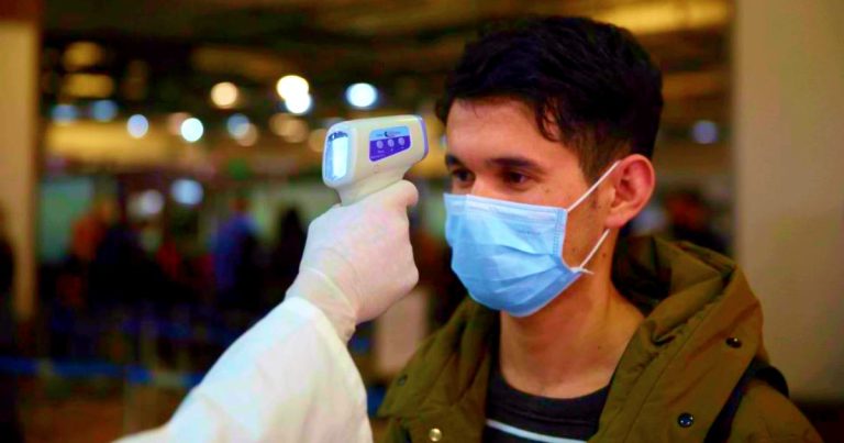 Coronavirus, il bilancio della vittime in Cina è salito a 908: i contagi complessi oltre 40mila