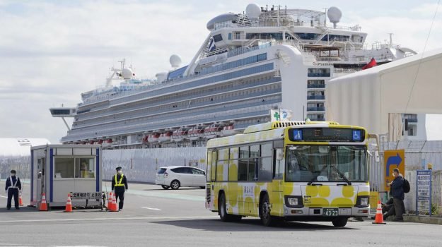 Coronavirus, morti due passeggeri giapponesi a bordo della nave Diamond Princess