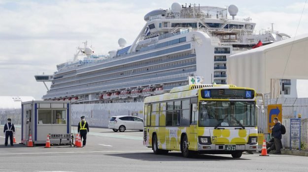 Coronavirus, morti due passeggeri giapponesi a bordo della nave Diamond Princess