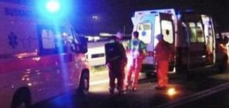 Capua (Caserta), scontro frontale tra automobili: muoiono due giovani di 19 e 24 anni