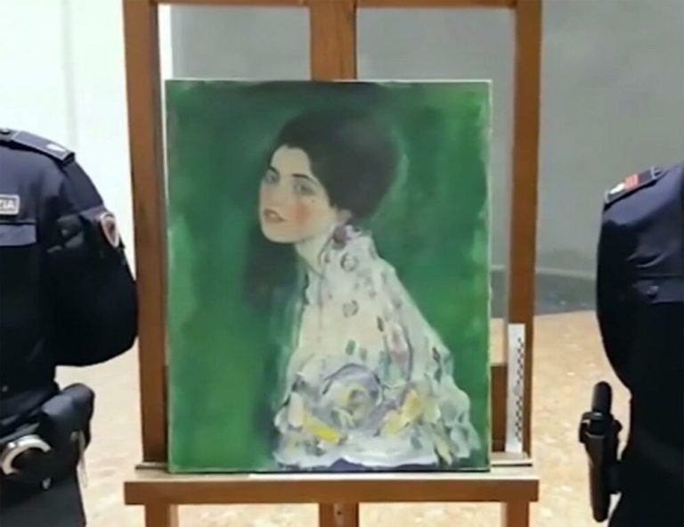 Piacenza, furto di un dipinto di Klimt: il pregiudicato si autoaccusa ma non risponde alle altre domande degli inquirenti