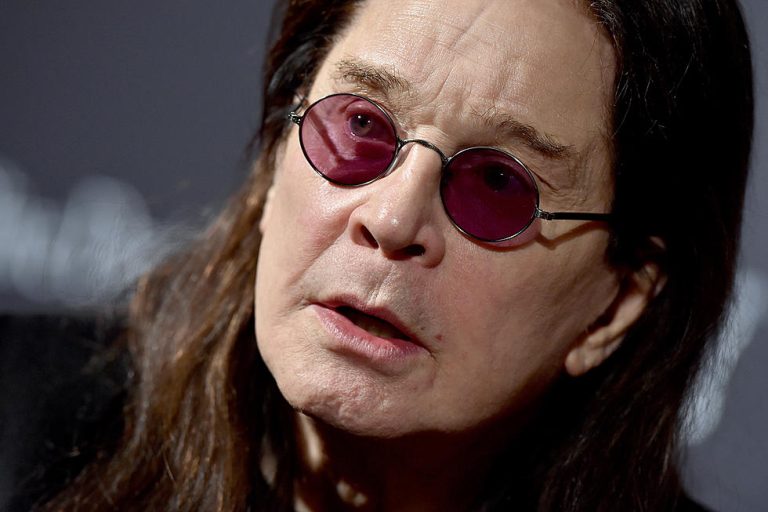 Musica, la rockstar Ozzy Osbourne cancella il suo tour in Usa per motivi di salute