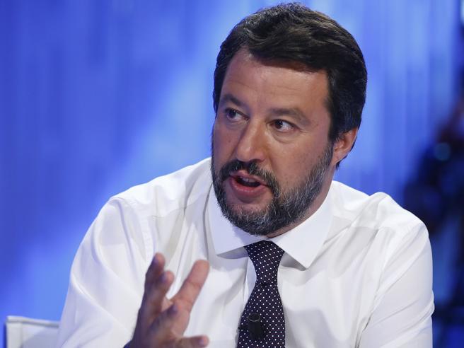Milano, Matteo Salvini dice la sua sull’aborto: “Non è il rimedio per uno stile di vita incivile”