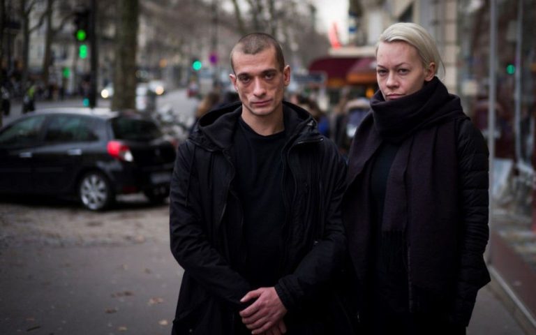 Francia, caso Griveaux: fermata la compagna di Piotr Pavlenski in riferimento alla diffusione del video hot