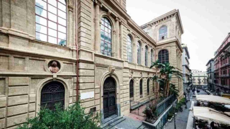 Napoli, molestie sessuali:  si è dimesso un docente dell’Accademia di Belle Arti