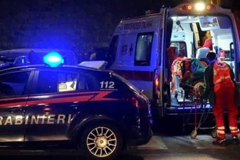 Rogno (Bergamo), auto non si ferma all’alt dei carabinieri: il veicolo si schianta contro morto e uno dei quattro giovani muore