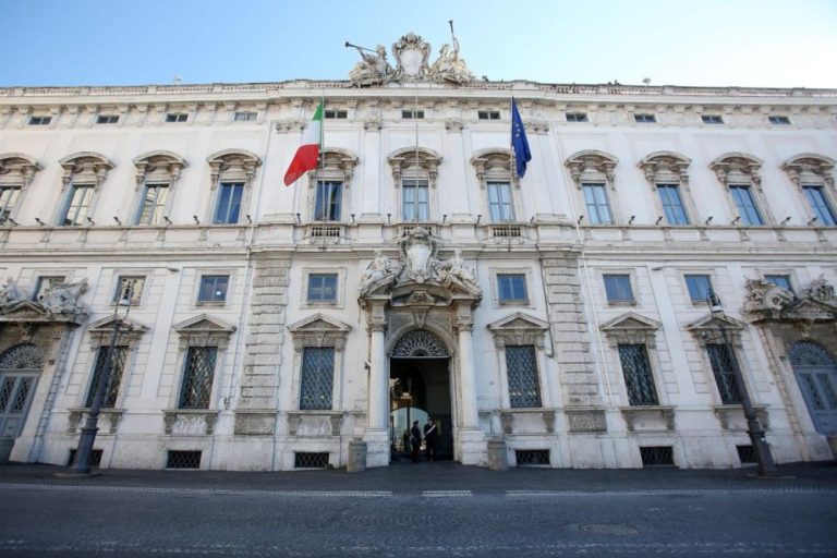 La Consulta boccia il carcere obbligatorio per i giornalisti per il reato di diffamazione