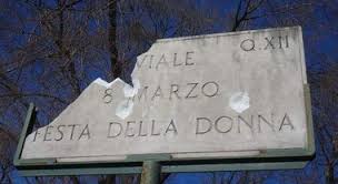 Roma, distrutta la targa di “Viale 8 marzo Festa delle donna” a Villa Pamphili