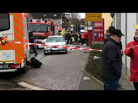Germania, auto sulla folla a Volkmarsen (Assia), trenta persone ferite. Le autorità: “E’ un gesto intenzionale”