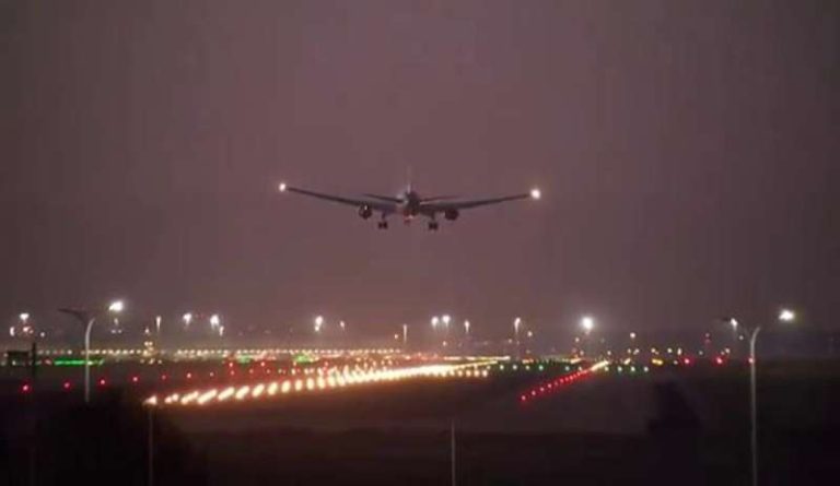 Madrid, atterraggio di emergenza per un Boeing 767 con un guasto al carrello