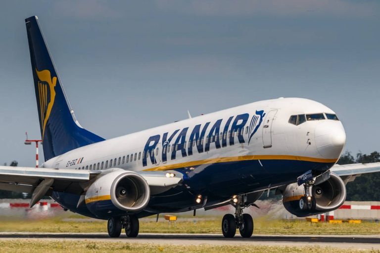 Ryanair assume: al via una campagna di reclutamento per 2mila nuovi piloti