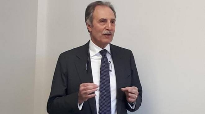 Coronavirus, tutti i cittadini che rientrano dalle regione interessate dovranno rimanere in quarantena per due settimane