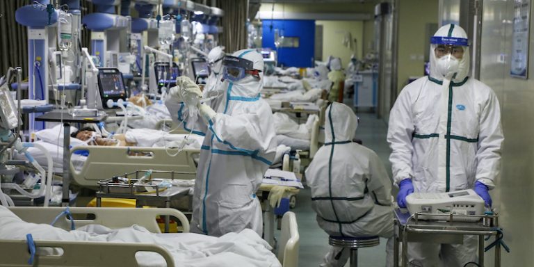 Cina, altro medico 29enne morto per il coronavirus: aveva rinviato le nozze per assistere i pazienti