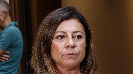 Coronavirus, l’annuncio della ministra dei Trasporti De Micheli: “Stop ai collegamenti con la Sicilia”