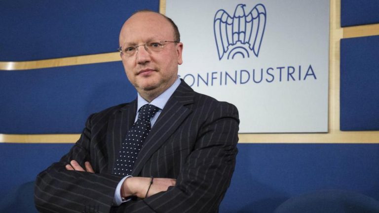 Emergenza coronavirus, l’allarme di Vincenzo Boccia (Confindustria): “Con l’ultimo decreto l’Italia entrerà nell’economia di guerra, il 70% del tessuto produttivo chiuderà”