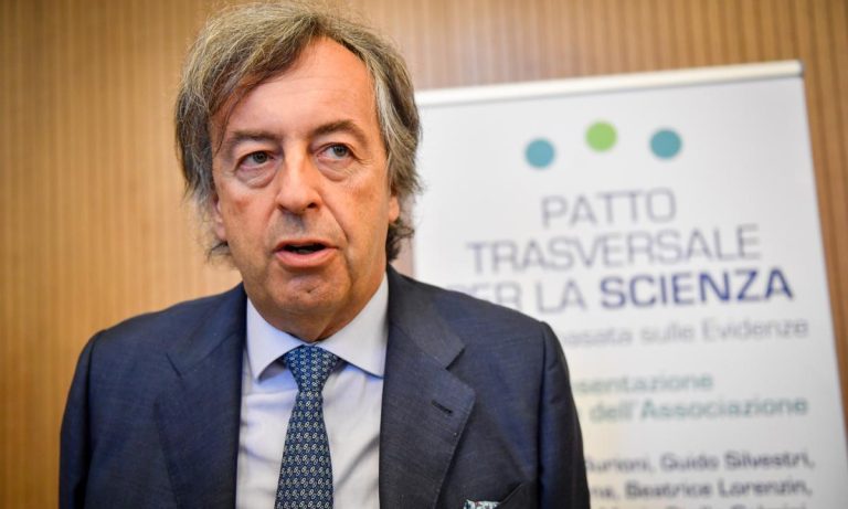 Coronavirus, il virologo Burioni ribadisce: “Le persone devono stare a casa”