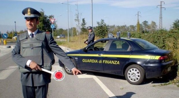 Coronavirus, a Cagliari arrestato un 22enne: era in giro su una macchina rubata