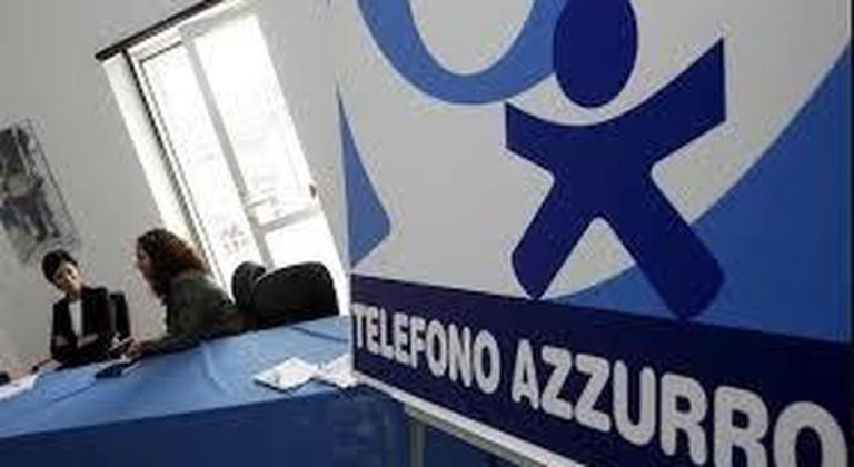 Effetto coronavirus, sono aumentate le chiamate al Telefono Azzurro per maltrattamenti in casa