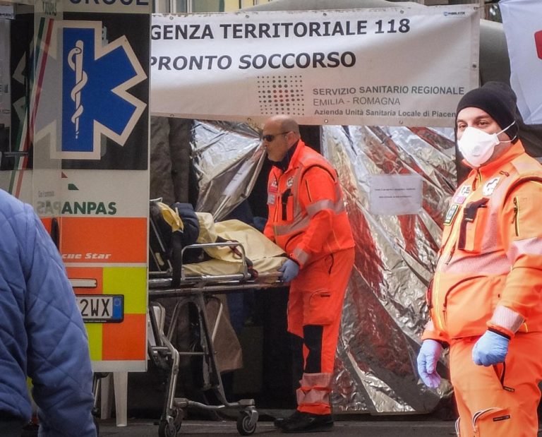 Coronavirus, la Lombardia stanzia 40 milioni di euro per migliorare i reparti di rianimazione