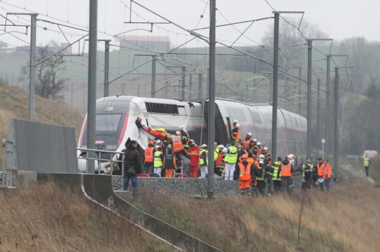 Francia, deraglia un treno sulla tratta Strasburgo-Parigi: feriti venti passeggeri