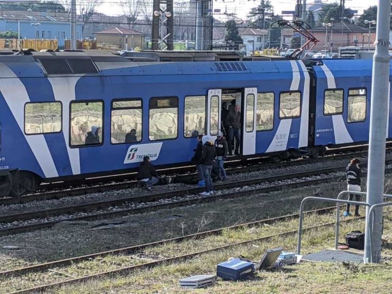 Battaglia Terme (Padova), tragedia nei pressi della stazione: due persone abbracciate sui binari travolte e uccise da un treno