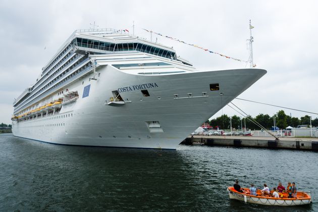 Coronavirus, a Phuket (Thailandia), attracco vietato alla nave da crociera Costa Fortuna per la presenza di 64 italiani a bordo