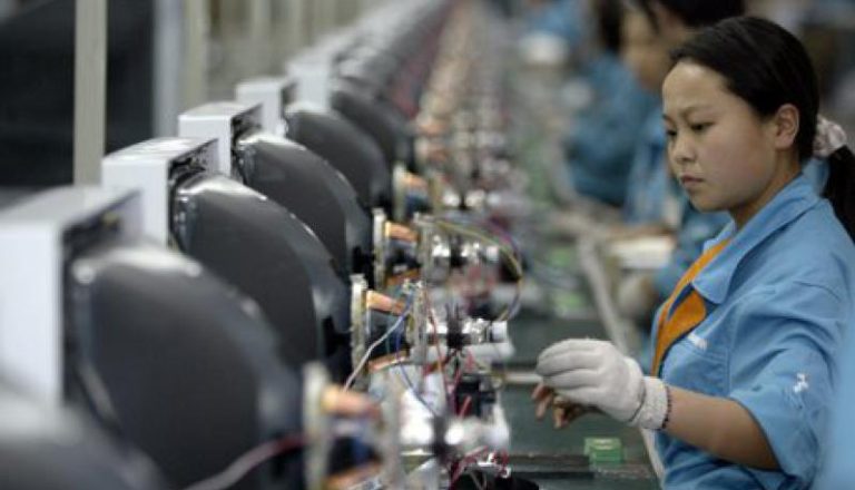 Effetto coronavirus, crolla la produzione industriale in Cina tra gennaio e febbraio (-13,5%)