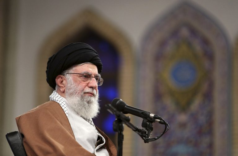 Coronavirus, parla l’ayatollah Khamenei: “Noi trasparenti, molti altri Paesi hanno mentito sui numeri”