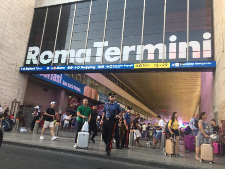 Coronavirus, a Roma la sindaca Raggi vuole una ‘stretta’ sugli arrivi alle stazioni Termini e Tiburtina