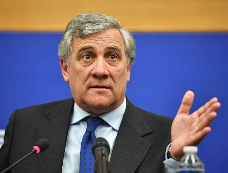 Coronavirus, lo ‘sfogo’di Antonio Tajani (F.I): “Siamo in guerra, basta con i burocrati della Ue”