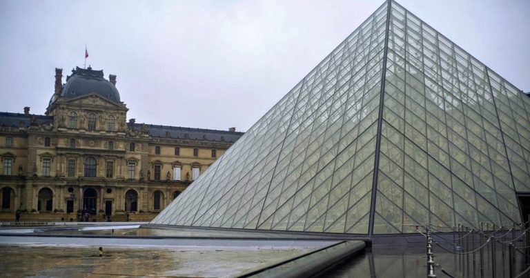 Coronavirus, il museo del Louvre resta chiuso