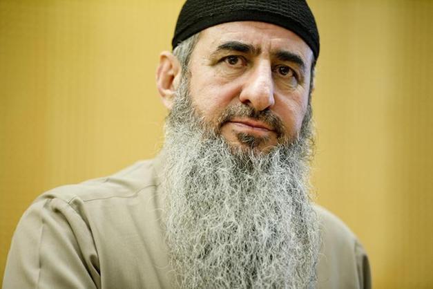 Terrorismo, estradato in Italia e trasferito nel carcere romano di Rebibbia il mullah Krekar