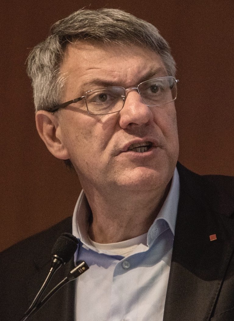 Emergenza coronavirus, Maurizio Landini (Cgil) ‘sfida’ il governo: “Se non ci sono condizioni di sicurezza per gli operai ci sarà lo sciopero”